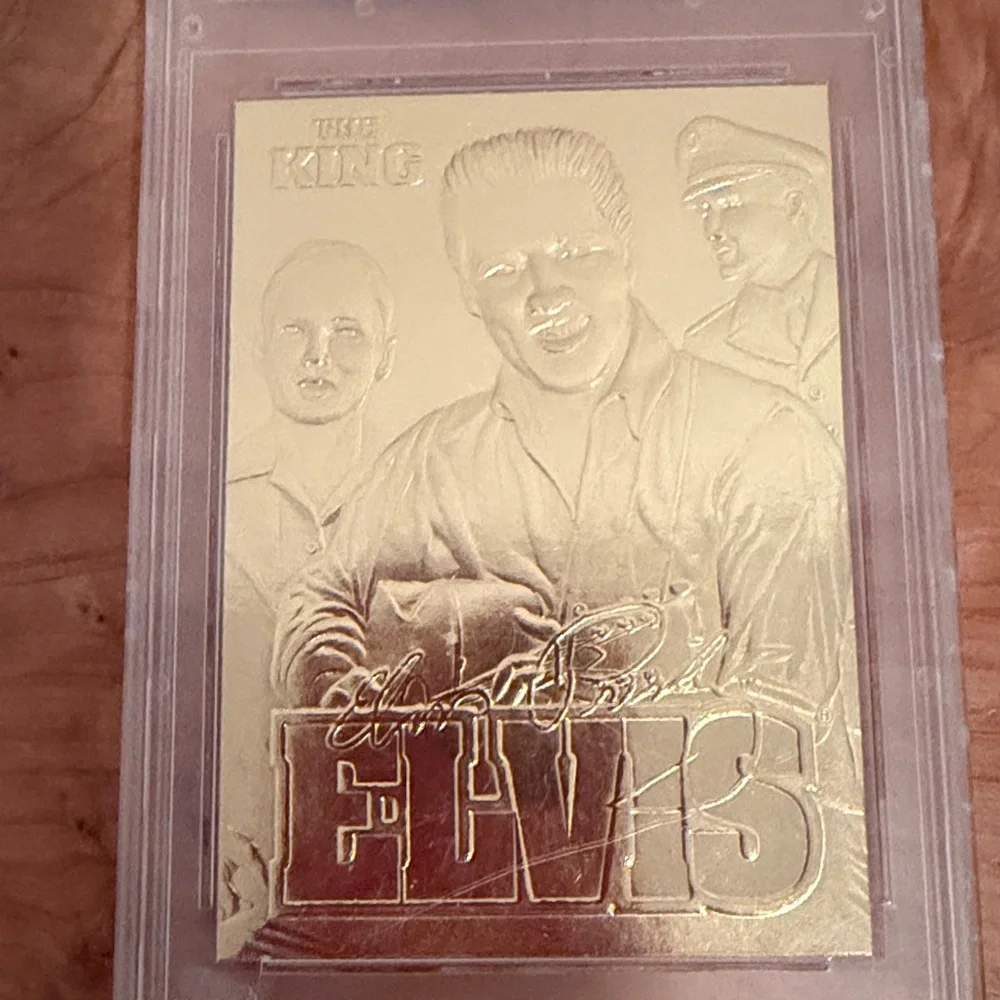 NWOT Elvis Presley “The King” Gold Sculpted Card - Picture 3 of 5
